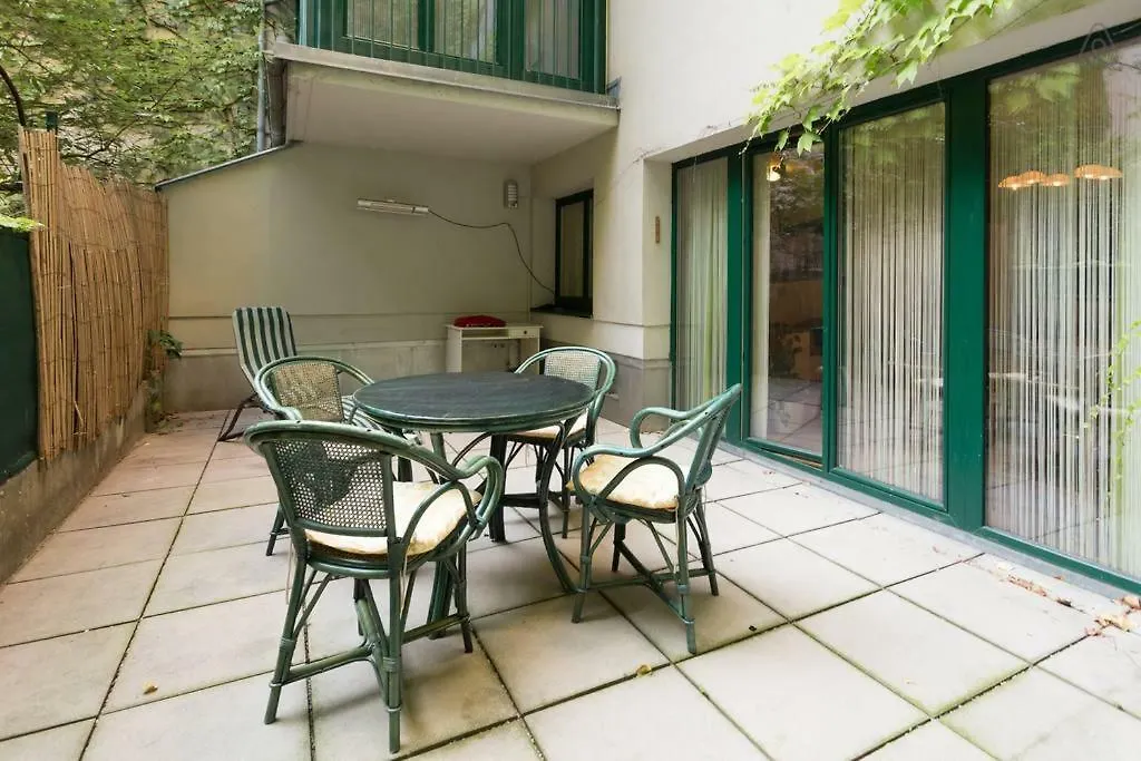 Relaxing Terrace Apartment In Lively Area Vienna