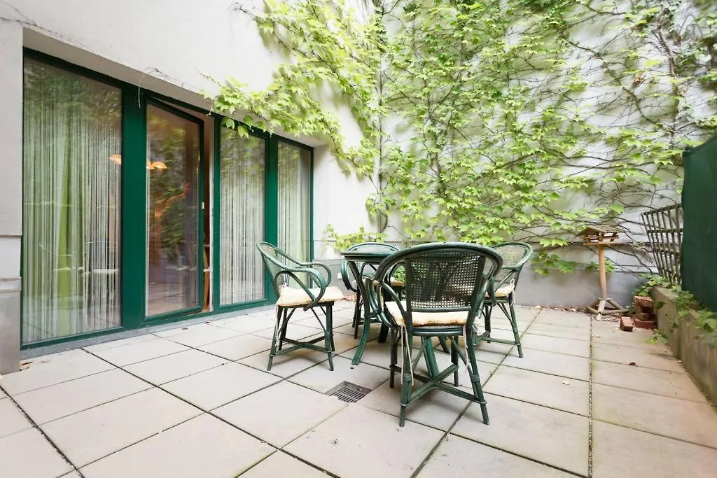 Relaxing Terrace Apartment In Lively Area Vienna