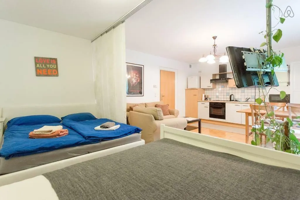 Relaxing Terrace Apartment In Lively Area Vienna