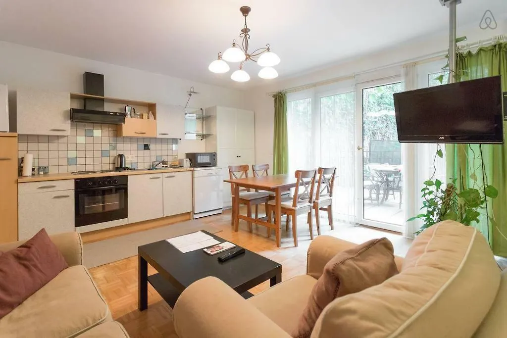 Relaxing Terrace Apartment In Lively Area Vienna
