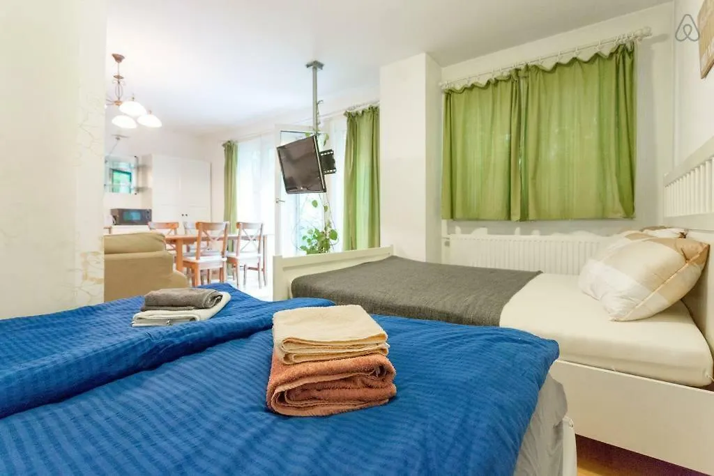 Relaxing Terrace Apartment In Lively Area Vienna