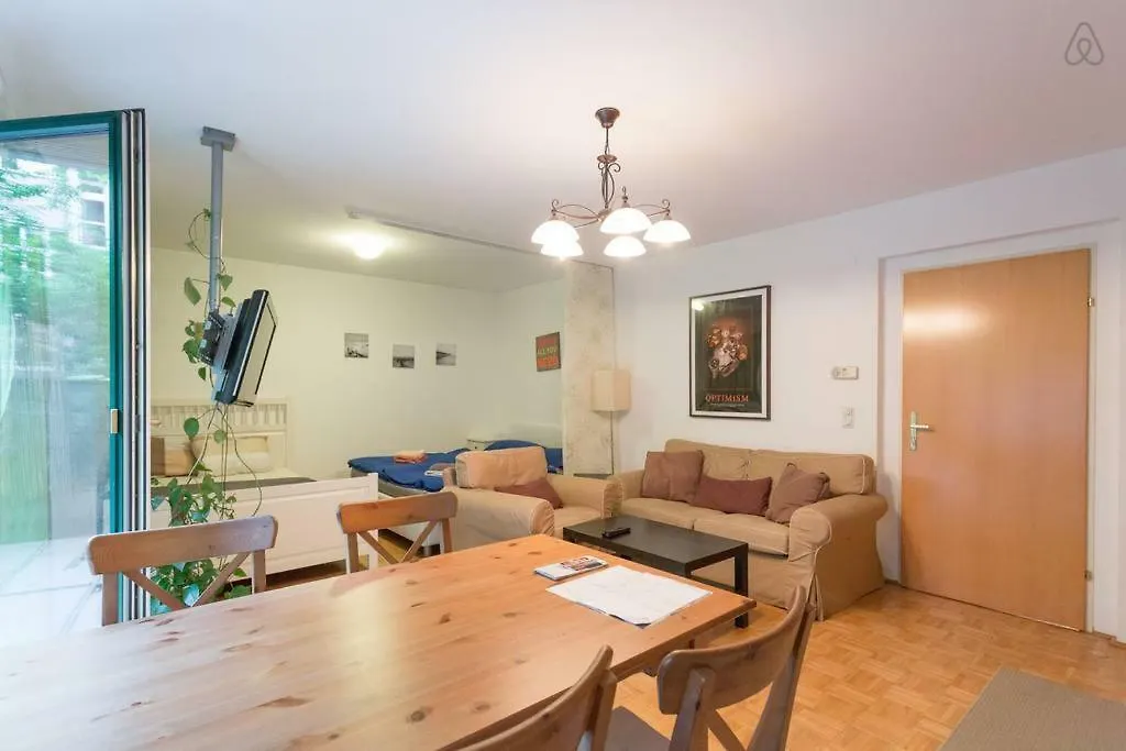 Relaxing Terrace Apartment In Lively Area Vienna
