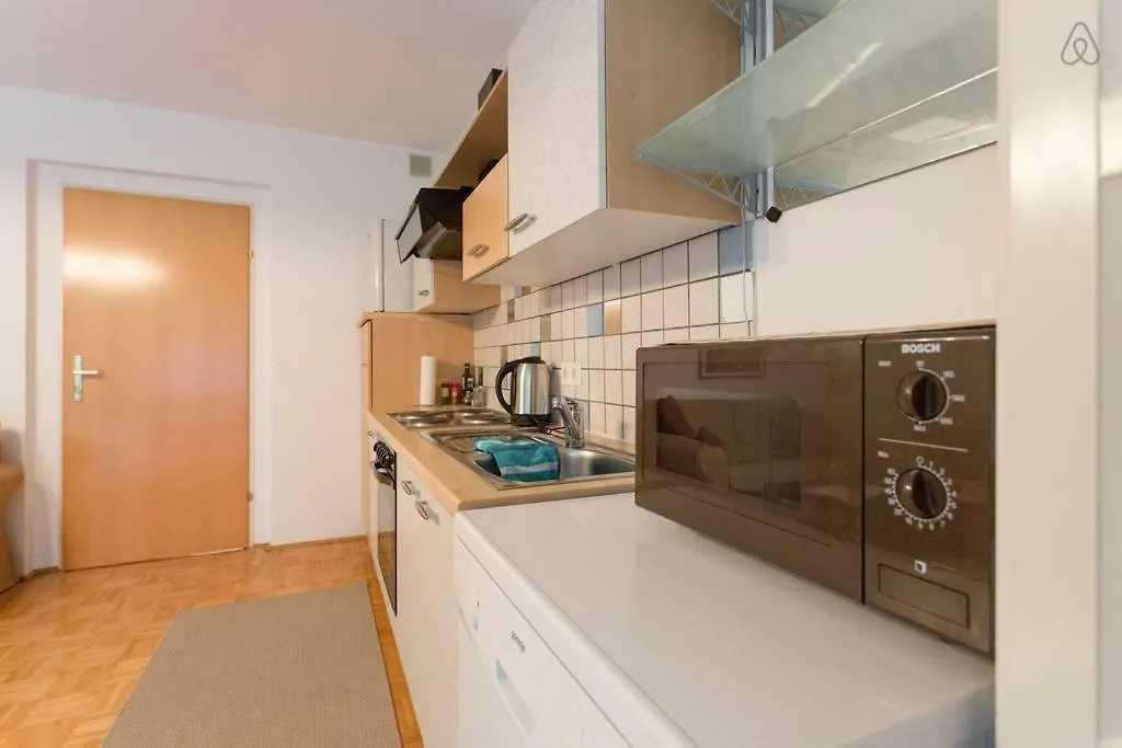 Relaxing Terrace Apartment In Lively Area Vienna
