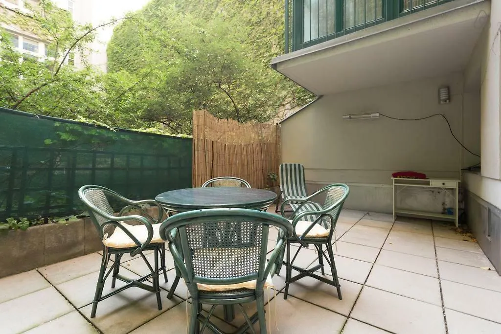 Relaxing Terrace Apartment In Lively Area Vienna