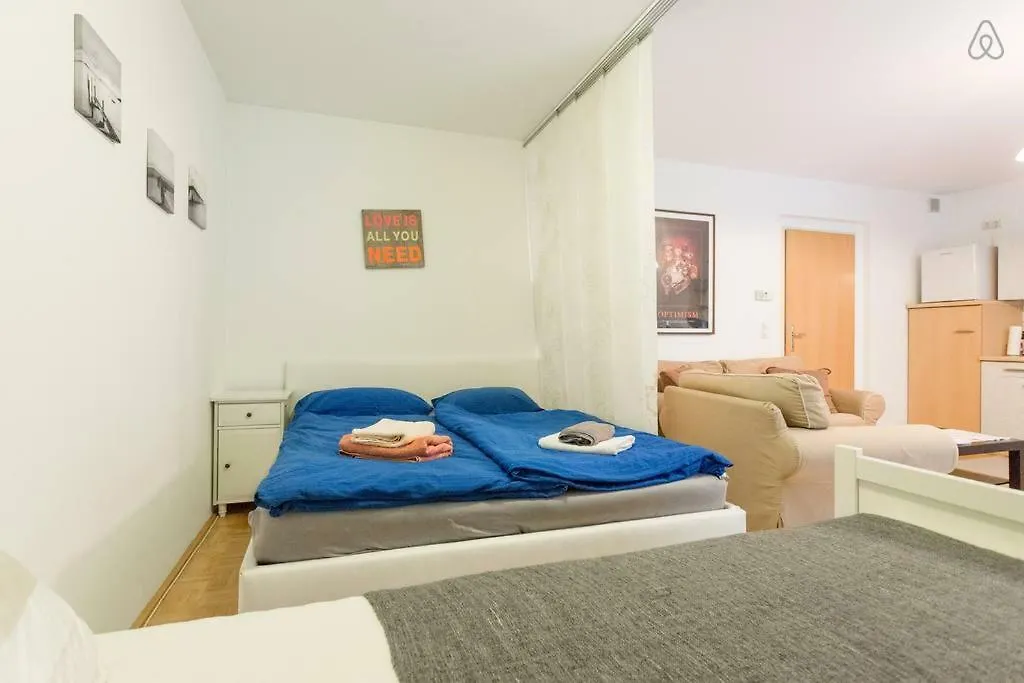 Relaxing Terrace Apartment In Lively Area Wien