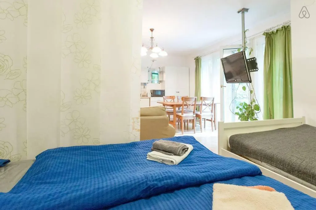 Relaxing Terrace Apartment In Lively Area Wien