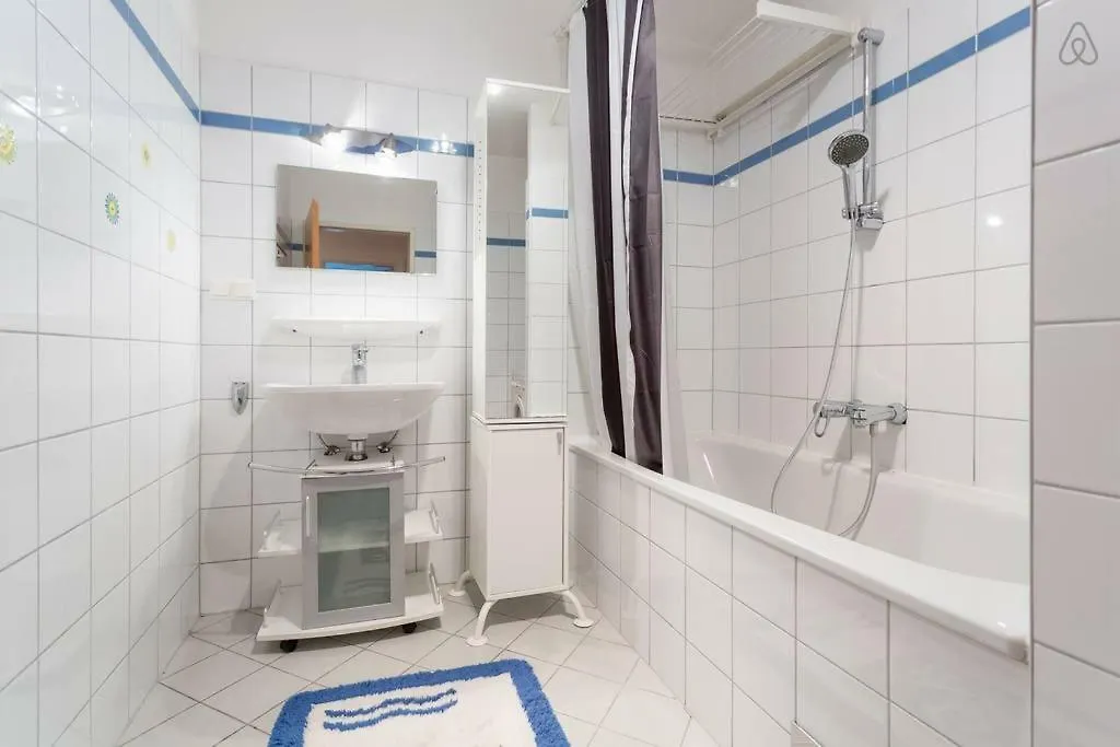 Relaxing Terrace Apartment In Lively Area Wien
