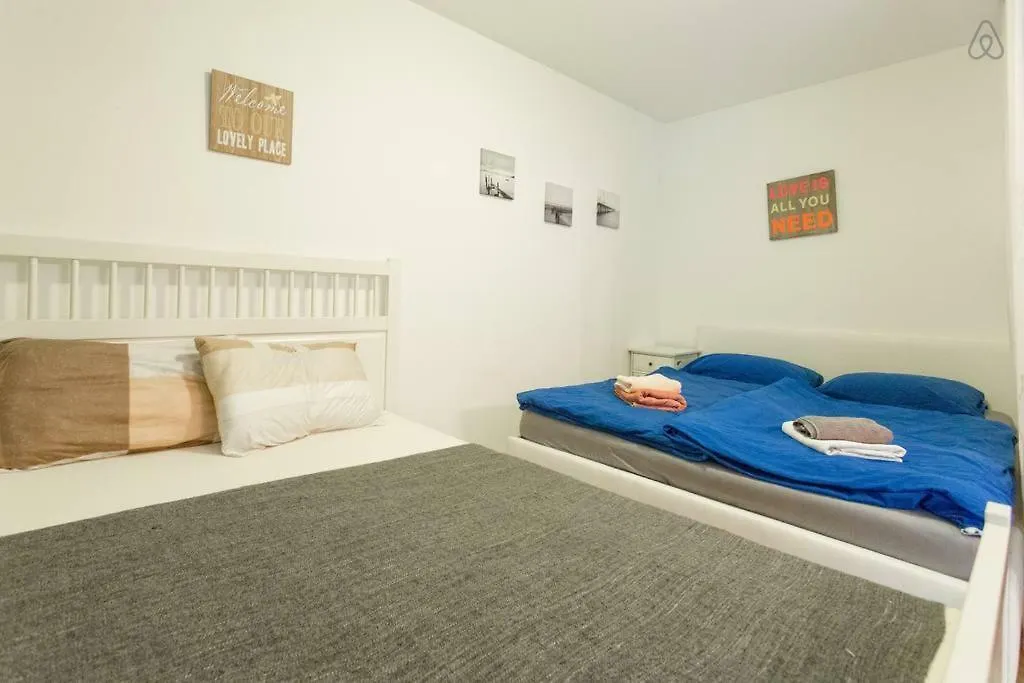 Relaxing Terrace Apartment In Lively Area Wien